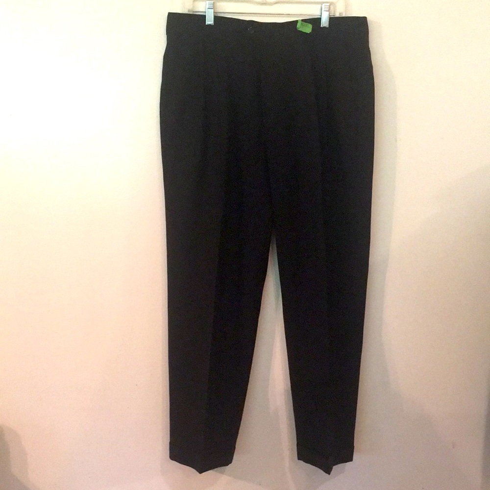Haggar Black Label Dress Pants Men’s Sz 36/30 Black Like NEW Pleats & leg Cuffs